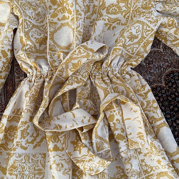 Elish. M size . Color gold and white - Picture 2 of 9